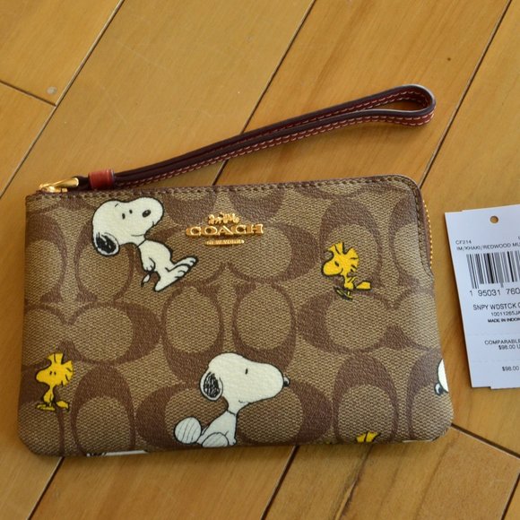 Coach Accessories Coach Cf24 Coach X Peanuts Corner Zip Wristlet In
